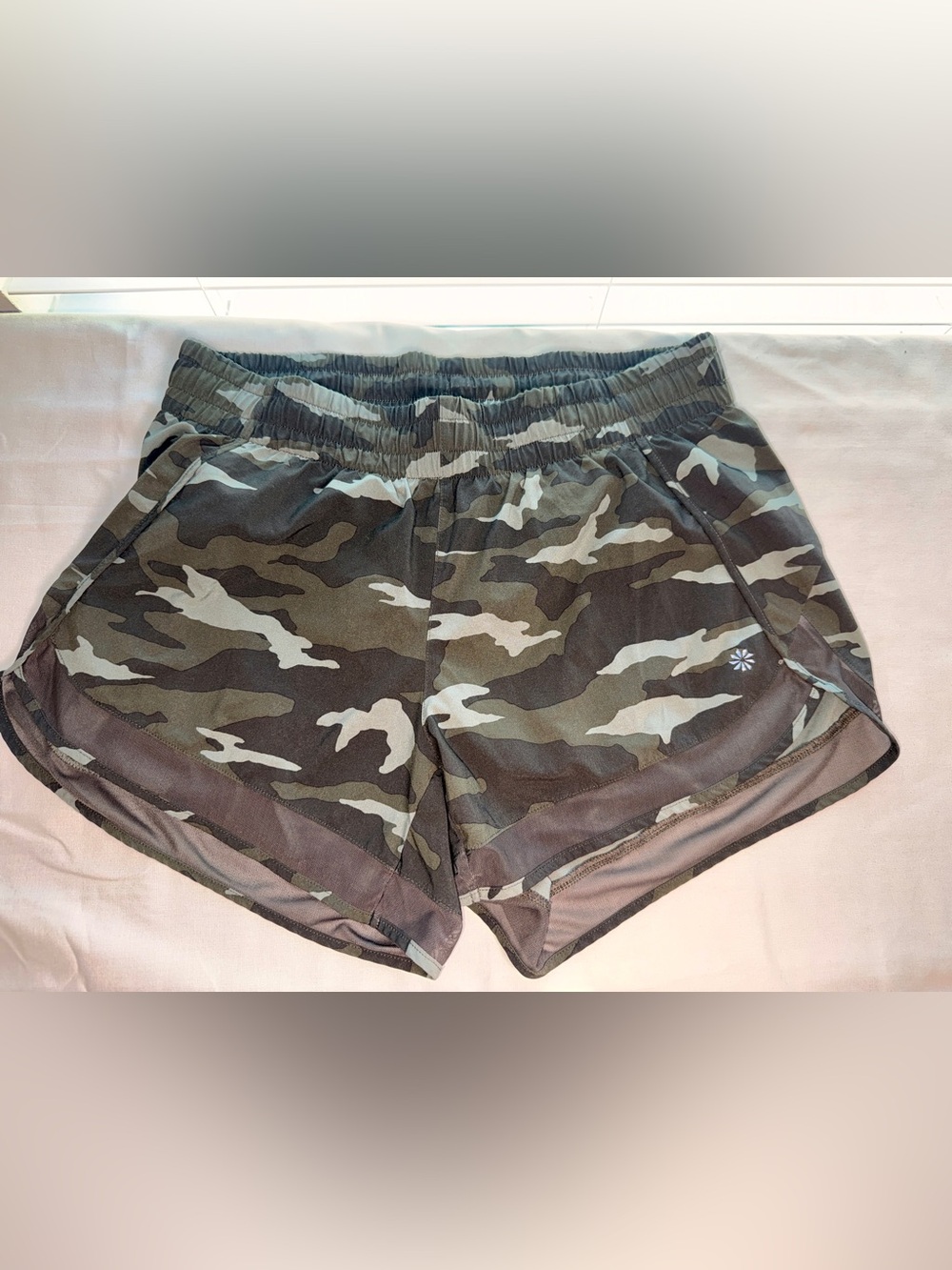 Athleta Camo Mesh Racer Run Shorts Women’s Size S 4” Inseam